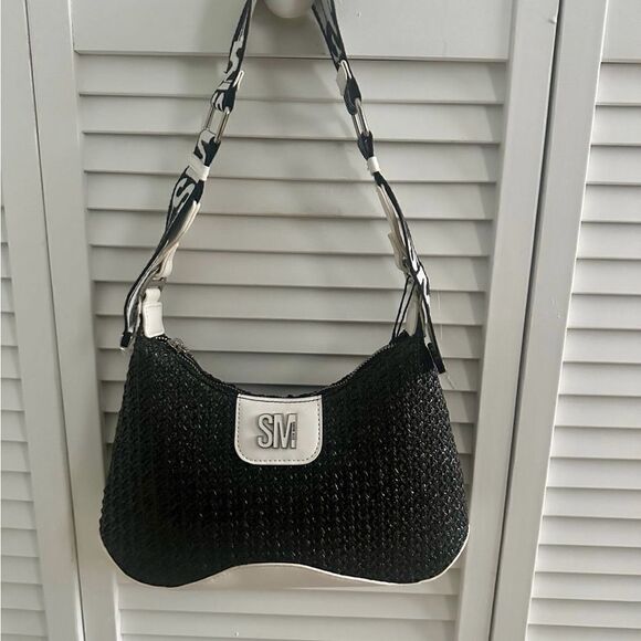 Steve Madden Montel, black and white shoulder bag. - Picture 3 of 9